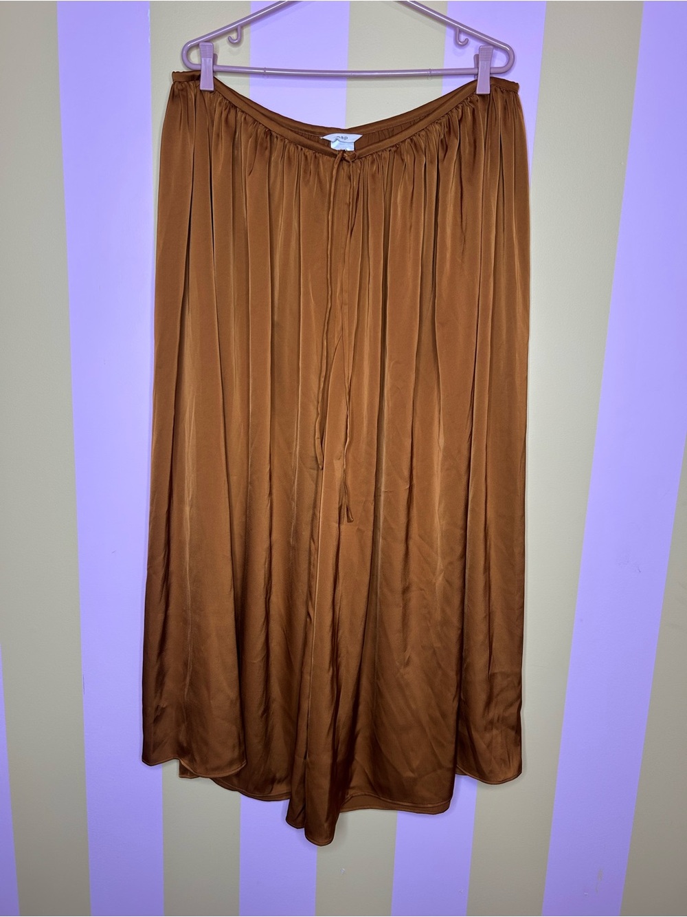 Flowing Satin extra wide leg in copper gold